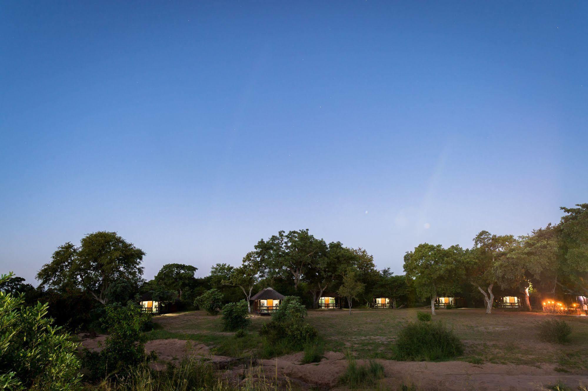 Shindzela Tented Camp Rezervaţia naturală Timbavati Exterior foto
